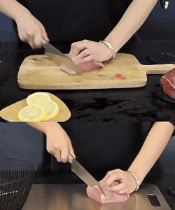 PLANCHE À DÉCOUPER 100 % TITANUIM